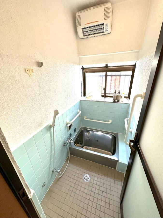 4 Minute Walk From The Station,usj33min Kix48min Namba10min, Convenience Store, Coin Laundry, Public Bath, 1 Minute Walk Kitakagaya , 6 Ppl, Near Namba To 10min,駅近徒歩4分一軒家貸切北加賀屋駅からなんば駅まで10分 Appartamento Osaka