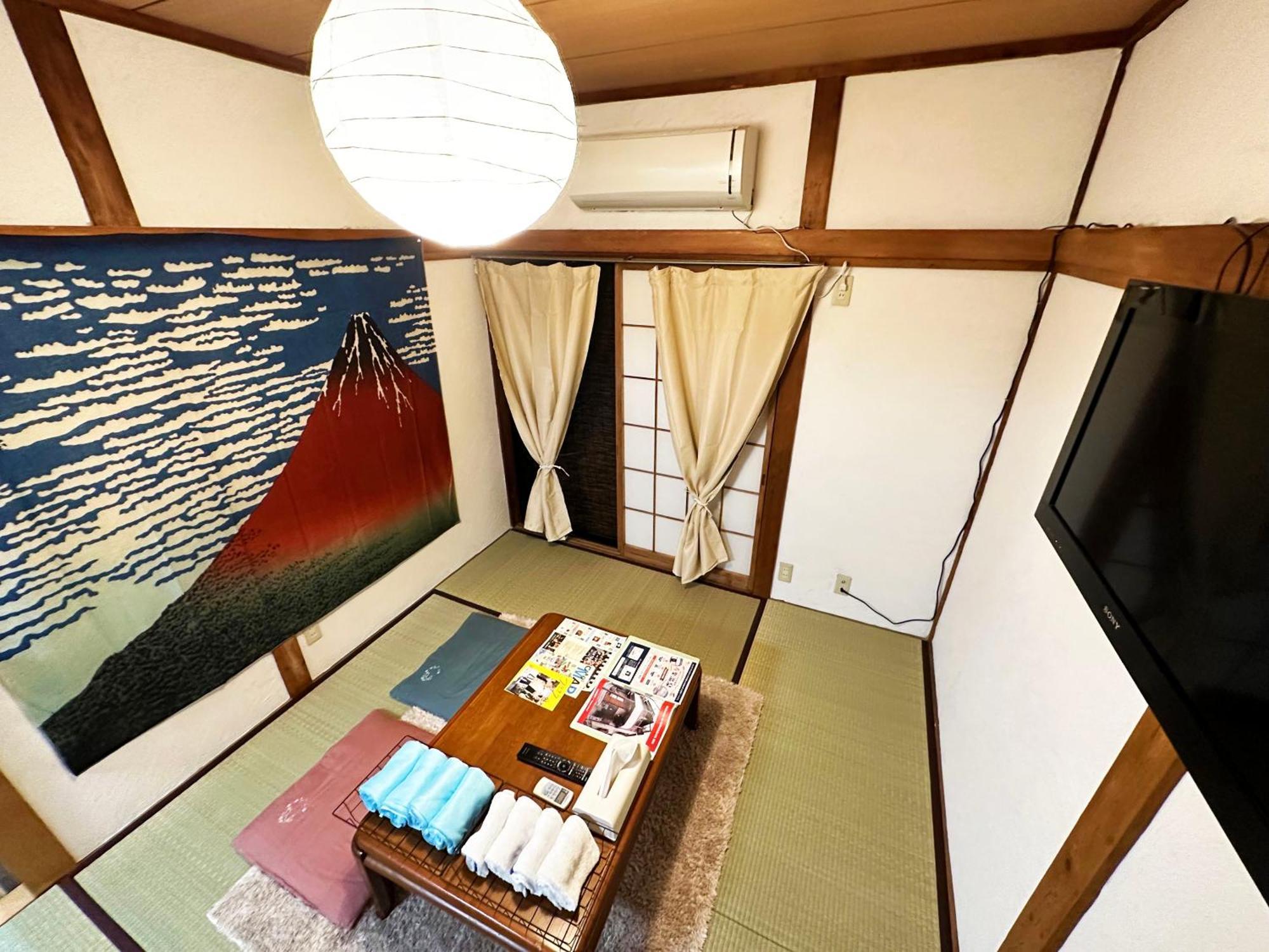Appartamento 4 Minute Walk From The Station,usj33min Kix48min Namba10min, Convenience Store, Coin Laundry, Public Bath, 1 Minute Walk Kitakagaya , 6 Ppl, Near Namba To 10min,駅近徒歩4分一軒家貸切北加賀屋駅からなんば駅まで10分