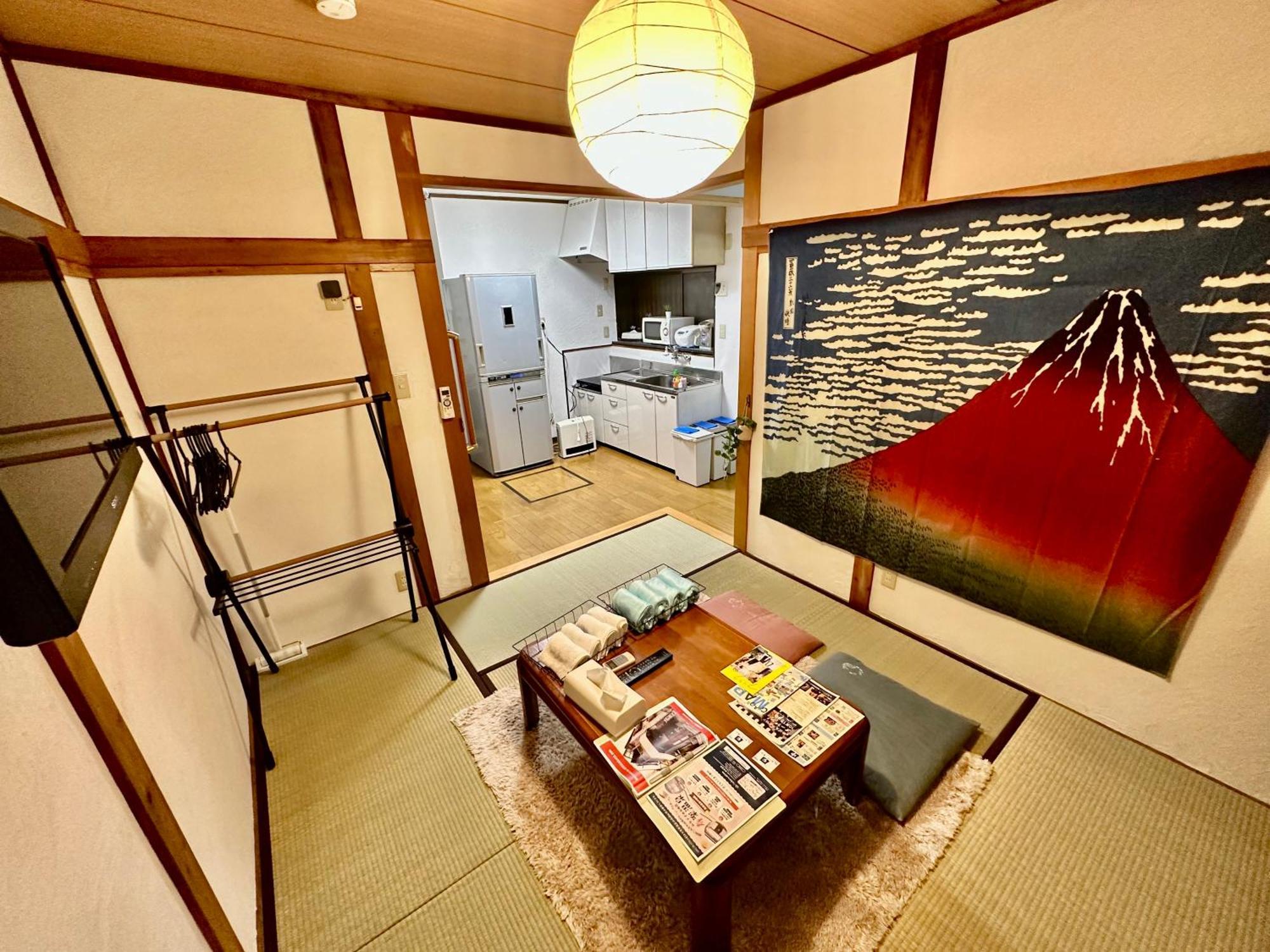 アパート 4 Minute Walk From The Station,usj33min Kix48min Namba10min, Convenience Store, Coin Laundry, Public Bath, 1 Minute Walk Kitakagaya , 6 Ppl, Near Namba To 10min,駅近徒歩4分一軒家貸切北加賀屋駅からなんば駅まで10分 大阪市