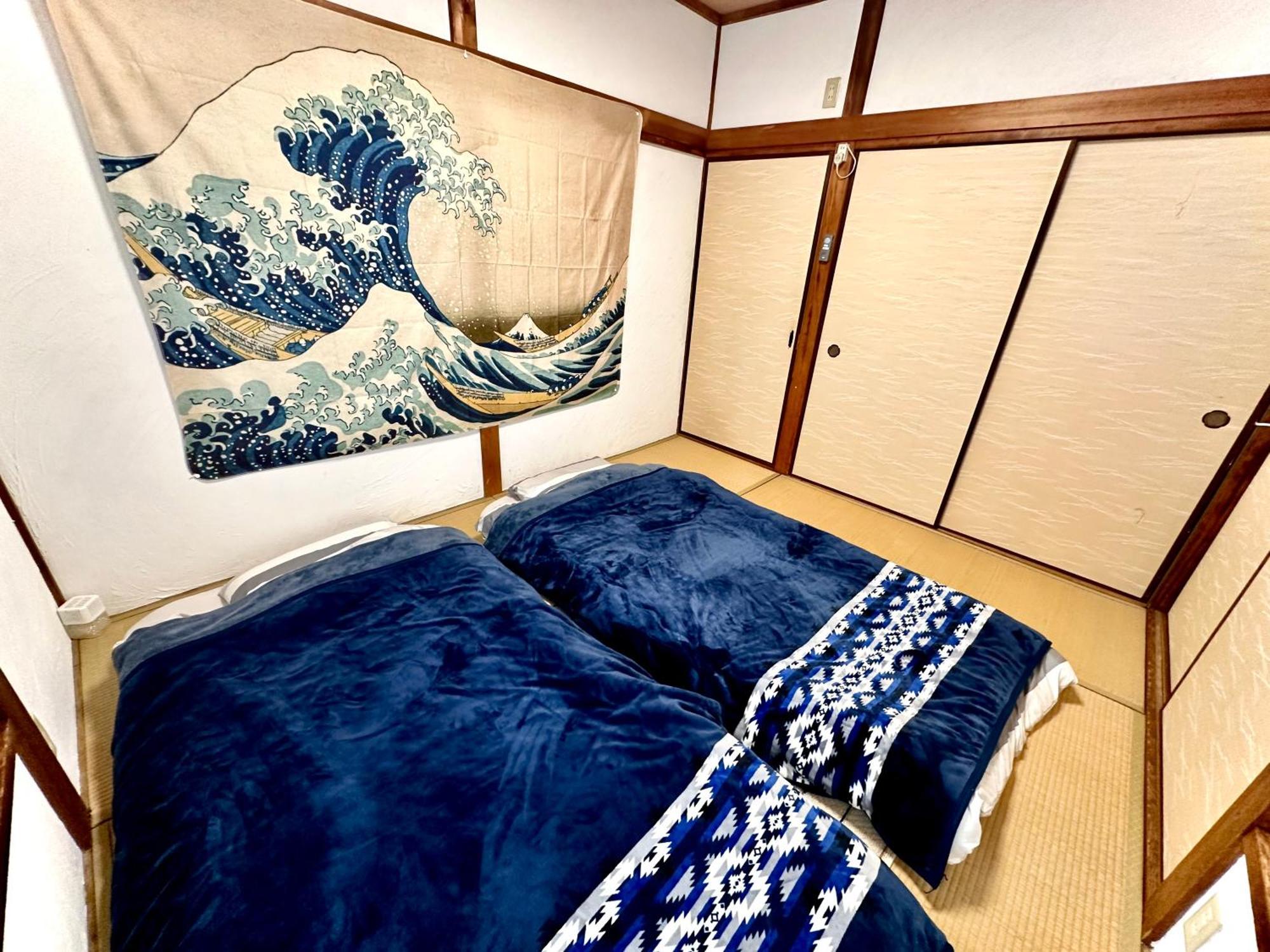 Appartamento 4 Minute Walk From The Station,usj33min Kix48min Namba10min, Convenience Store, Coin Laundry, Public Bath, 1 Minute Walk Kitakagaya , 6 Ppl, Near Namba To 10min,駅近徒歩4分一軒家貸切北加賀屋駅からなんば駅まで10分 Osaka