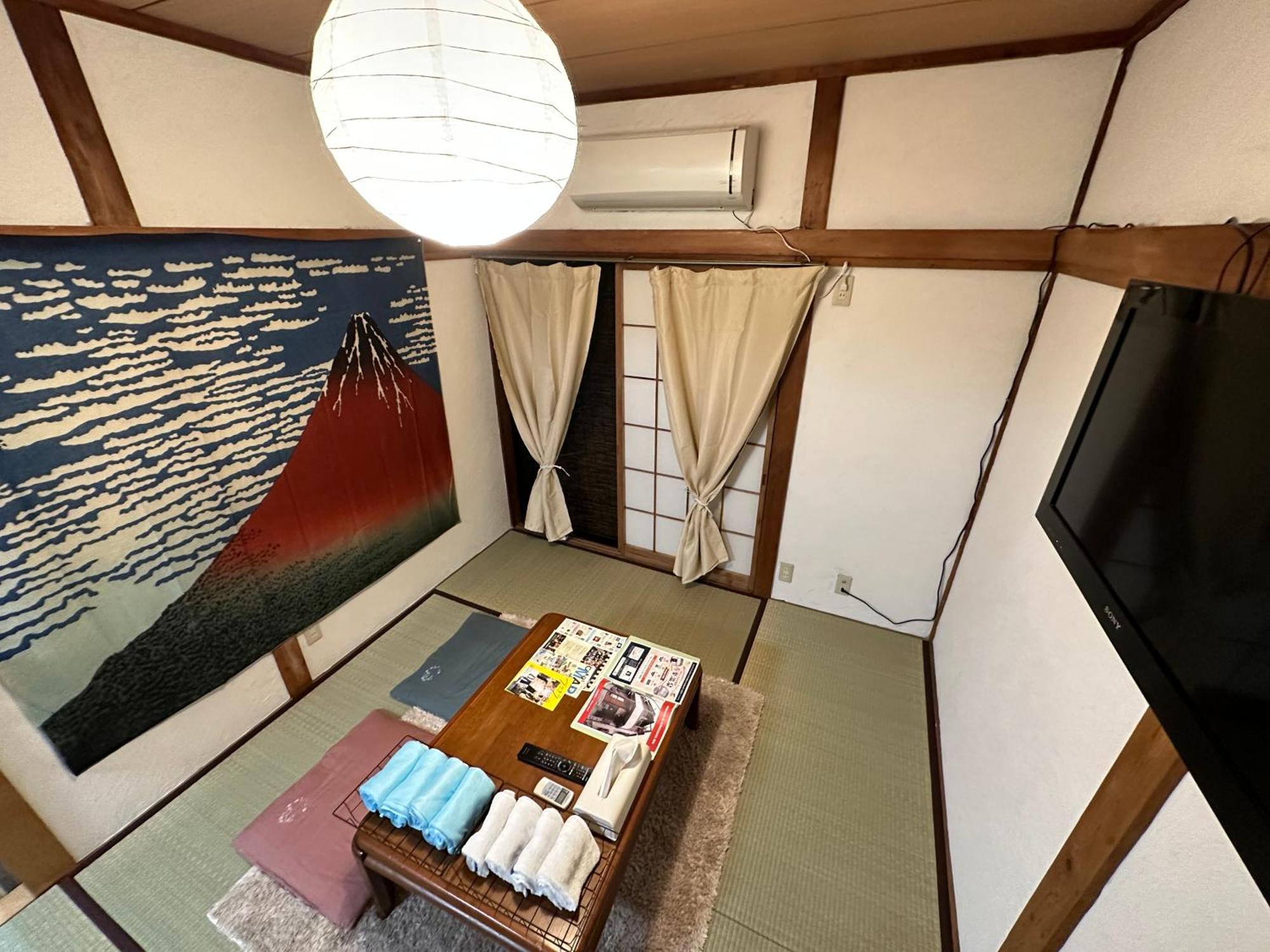Appartamento 4 Minute Walk From The Station,usj33min Kix48min Namba10min, Convenience Store, Coin Laundry, Public Bath, 1 Minute Walk Kitakagaya , 6 Ppl, Near Namba To 10min,駅近徒歩4分一軒家貸切北加賀屋駅からなんば駅まで10分 Osaka