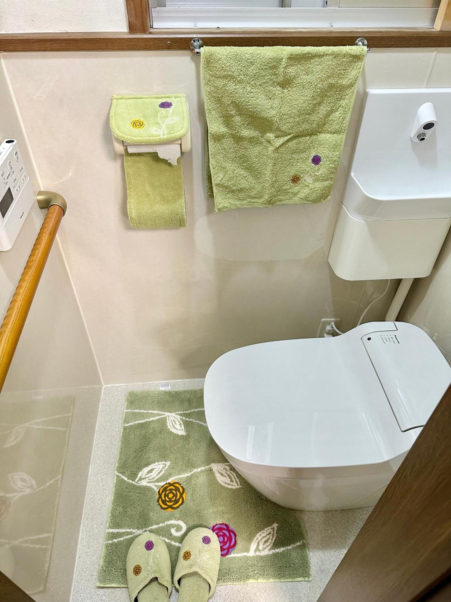 4 Minute Walk From The Station,usj33min Kix48min Namba10min, Convenience Store, Coin Laundry, Public Bath, 1 Minute Walk Kitakagaya , 6 Ppl, Near Namba To 10min,駅近徒歩4分一軒家貸切北加賀屋駅からなんば駅まで10分 Osaka