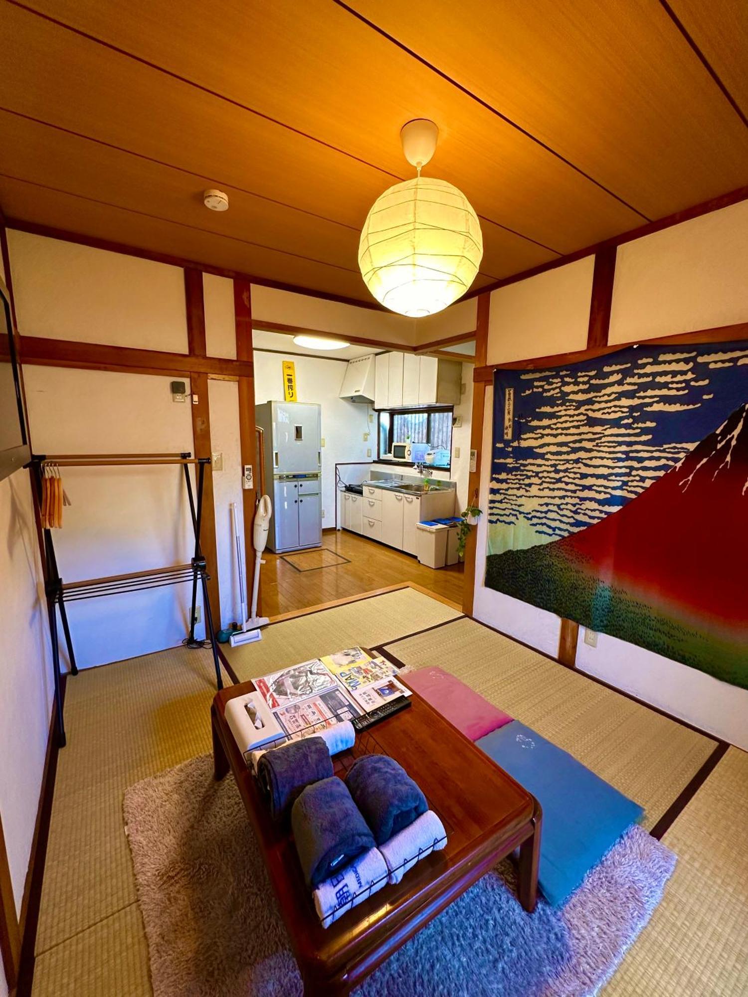 4 Minute Walk From The Station,usj33min Kix48min Namba10min, Convenience Store, Coin Laundry, Public Bath, 1 Minute Walk Kitakagaya , 6 Ppl, Near Namba To 10min,駅近徒歩4分一軒家貸切北加賀屋駅からなんば駅まで10分 *